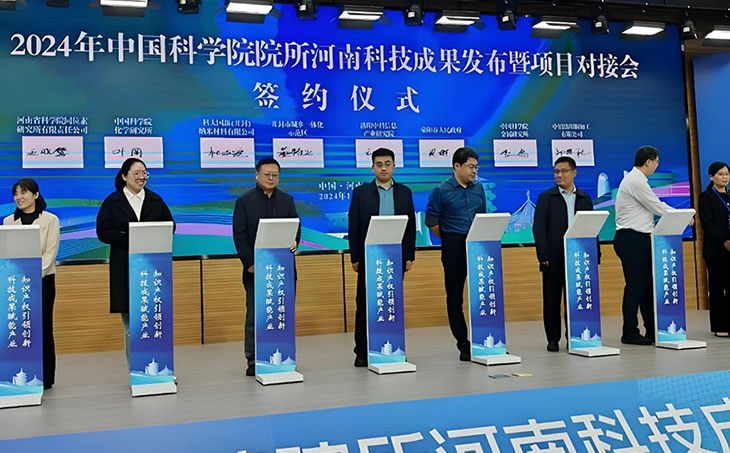 政府主导搭台，构建完整产业生态